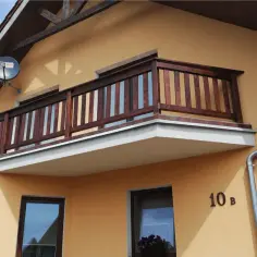 Jakie drewno na balustrady zewnętrzne - wybierz najlepsze gatunki na lata