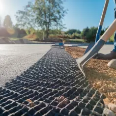 Jaka geowłóknina pod podjazd? Wybierz najlepszy materiał dla trwałości