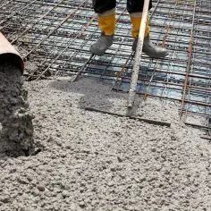 Jaki beton na fundamenty – kluczowe informacje dla Twojej budowy