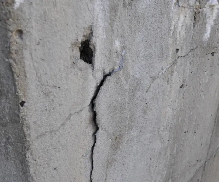 Jak skutecznie zabezpieczyć beton na zewnątrz przed zniszczeniem?