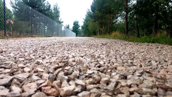 Zdjęcie Jak zrobić podjazd ze żwiru - uniknij najczęstszych błędów i kosztów