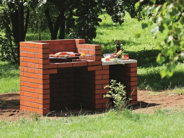 Jak zrobić grilla z cegły i cieszyć się smakiem letnich wieczorów