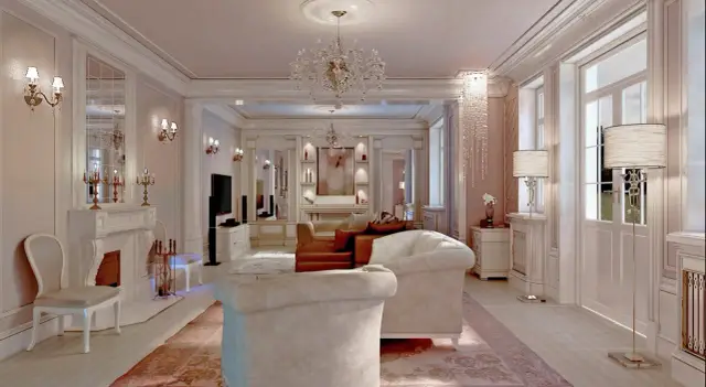 Elegancki salon w stylu Ludwika XV, z kryształowymi żyrandolami, kominkiem i wygodnymi sofami.